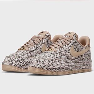 Nike Women's Beige Patterned Low-Top Sneakers